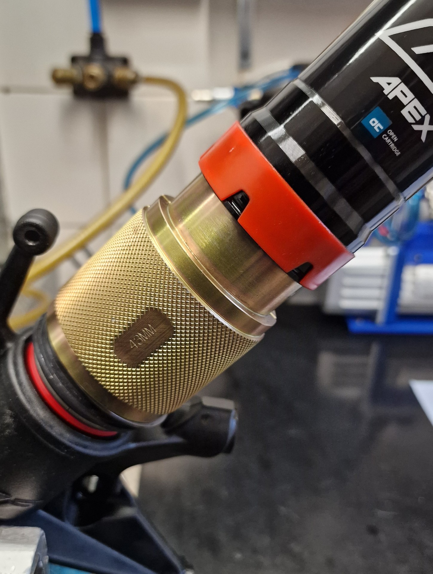 Revizie furcă față moto: Când este necesară și de ce ai nevoie?