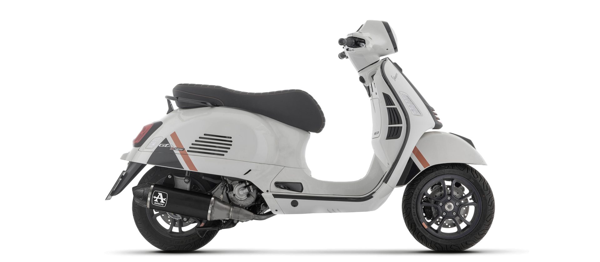 Evacuare sport ARROW Dark Urban pentru Vespa GTS 310 2025, cu carcasă neagră din aluminiu și capăt din carbon, fără catalizator, fără omologare