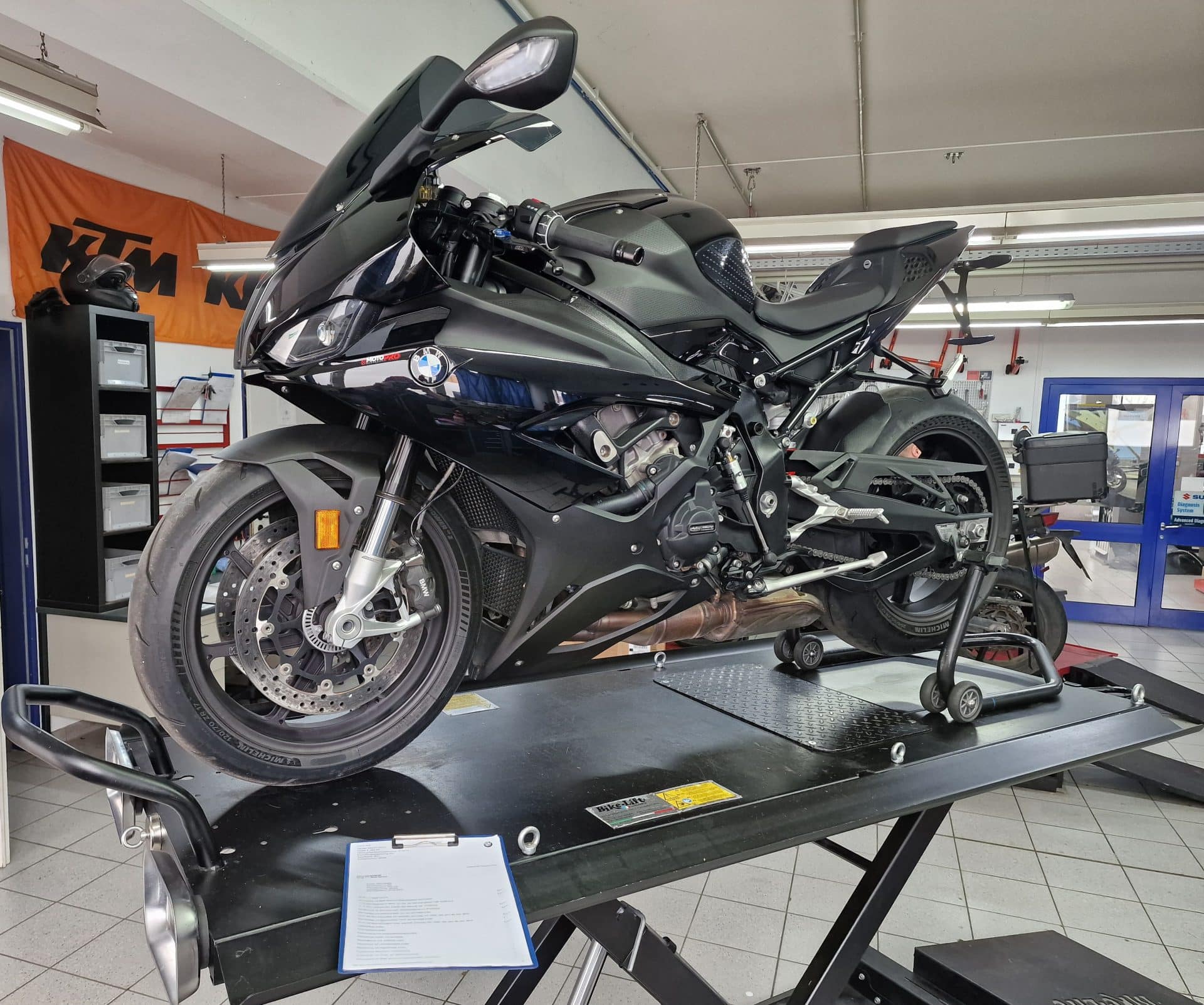 Revizie și Upgrade Motocicletă Iarnă 2025: Ghid Complet de Mentenanță și Modificări